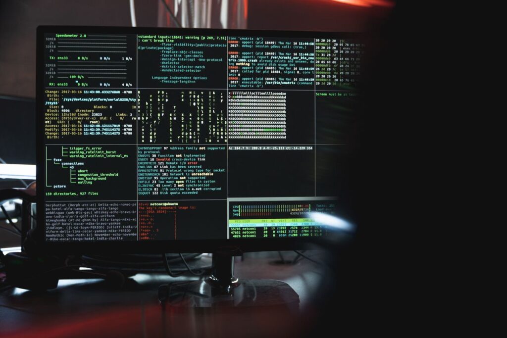 Pantalla de terminal con código de acceso no autorizado representando un hackeo